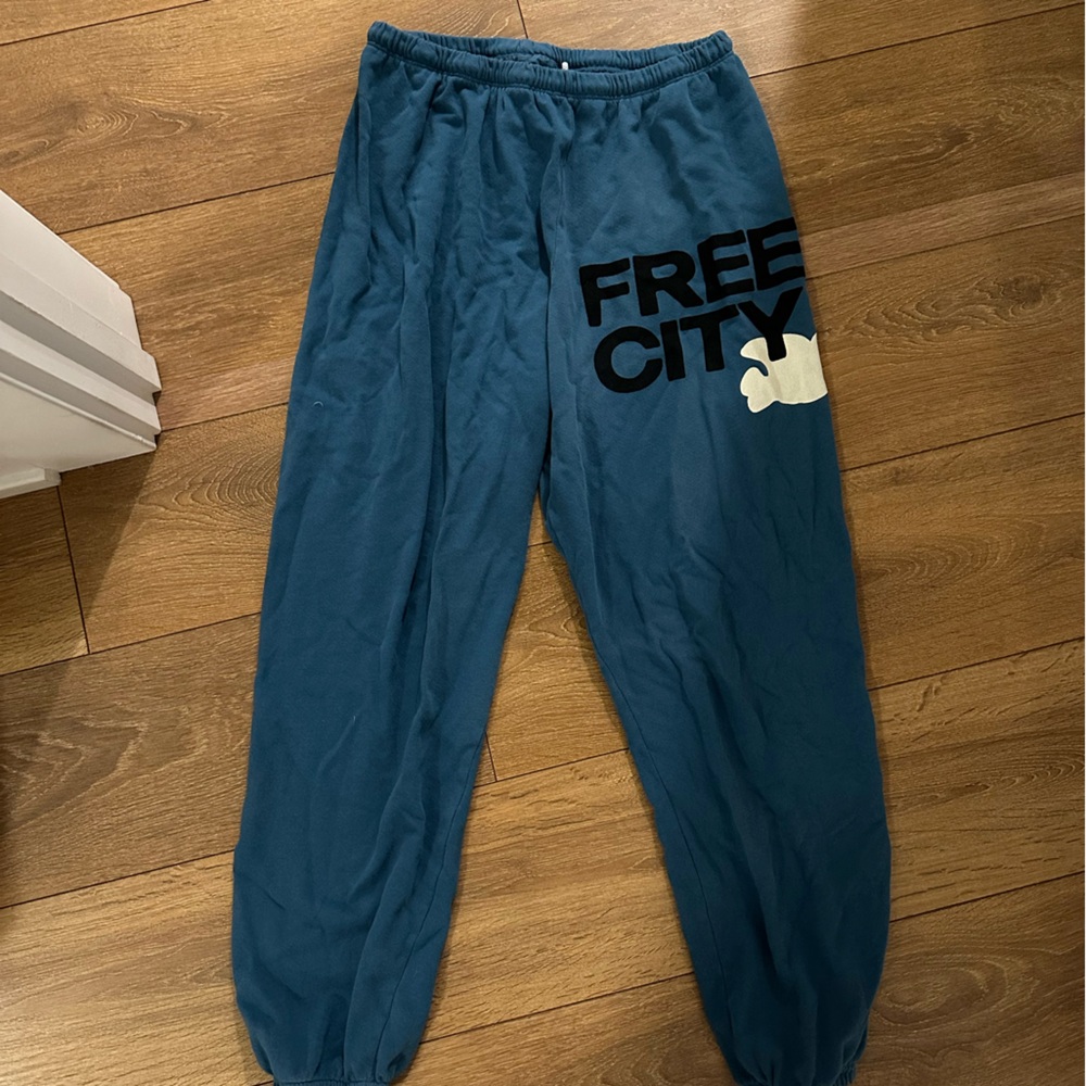 Blue free city sweats